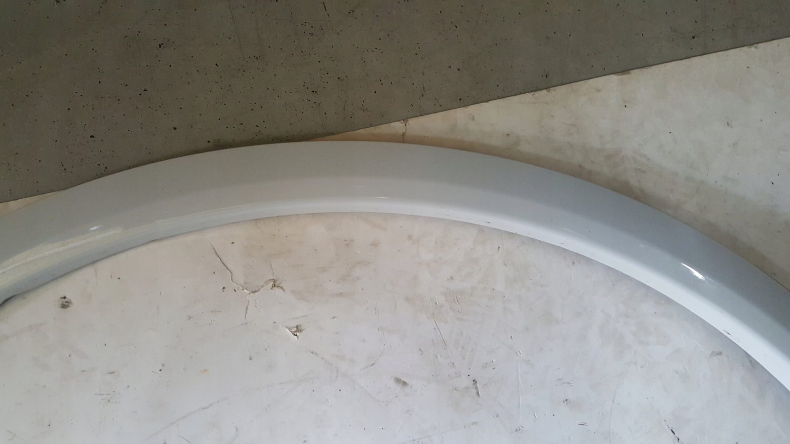 Listwa błotnika przedniego prawa strona AUDI Q5 80A853718F demontaż