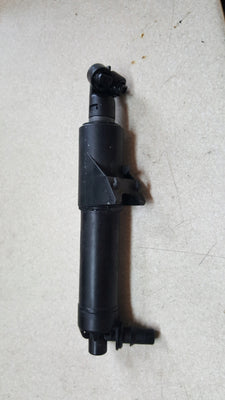 PRAWY spryskiwacz reflektora Audi A4 8W0955102A