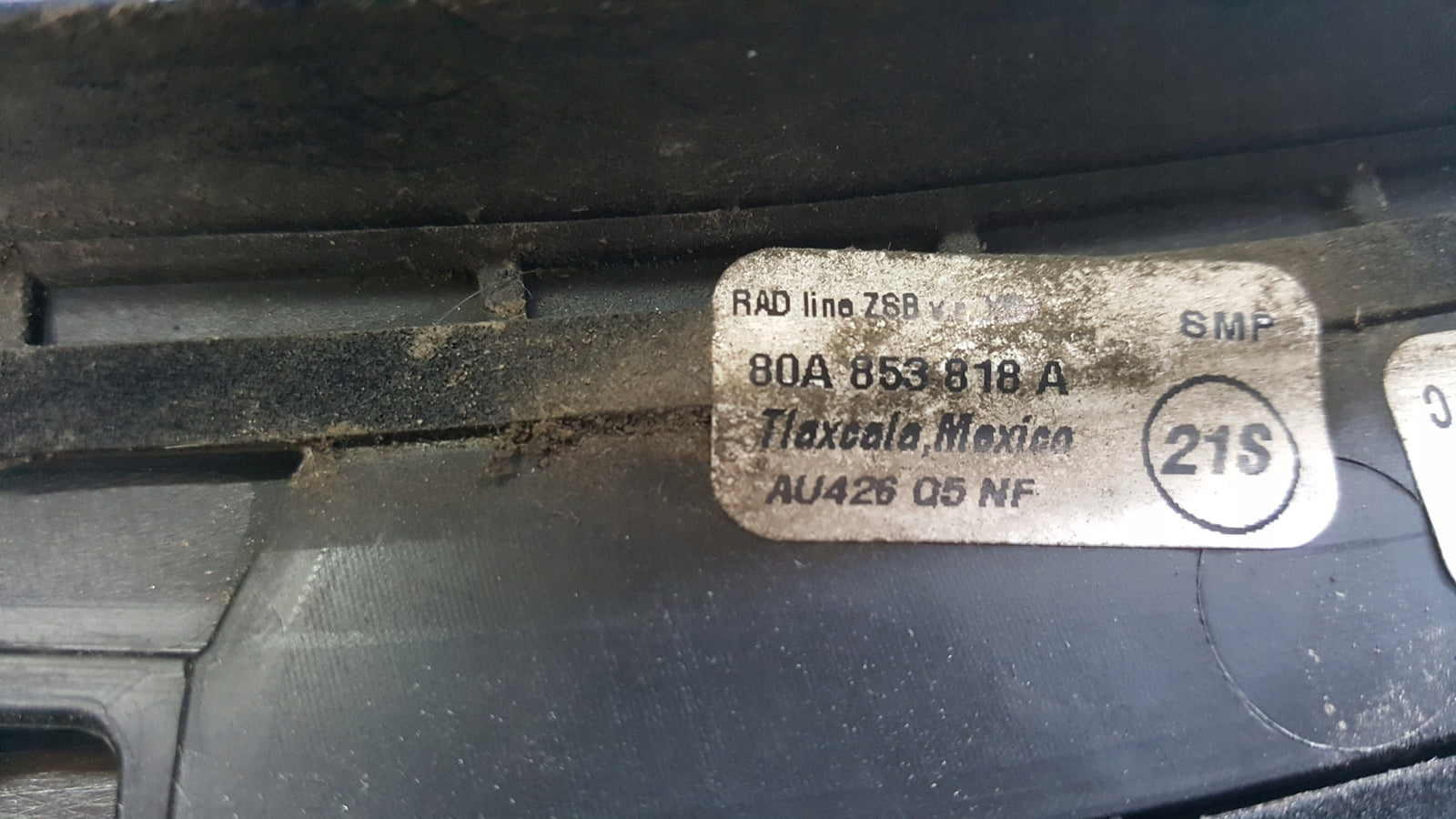 Listwa błotnika prawy tył AUDI Q5 80A853818A demontaż