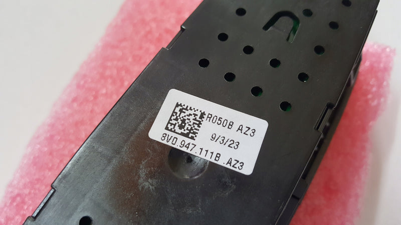 Tylna lampka podsufitki AUDI A3 8V0947111B AZ3 demontaż