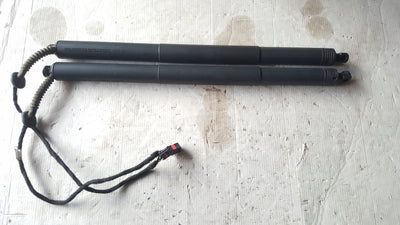 Siłownik klapy bagażnika AUDI A5 RS5 8W8827851A demontaż oryginał