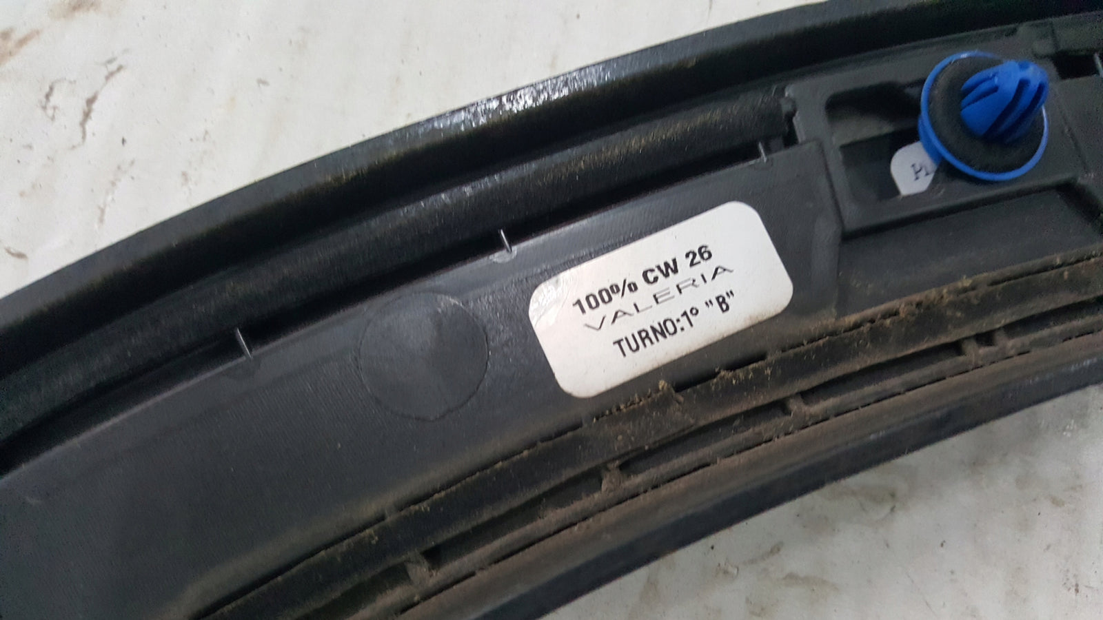 Listwa błotnika prawy tył AUDI Q5 80A853818B demontaż