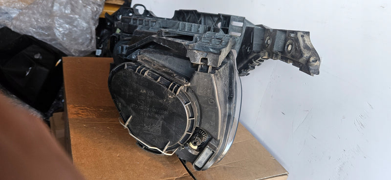 Le reflektor wraz z platformą mocującą Vw Golf 6 5K1941005P 2014r IDEAŁ