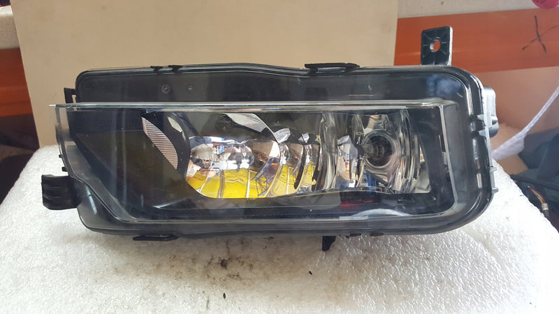 Lewy halogen VW CADDY 2K5941661B demontaż oryginał