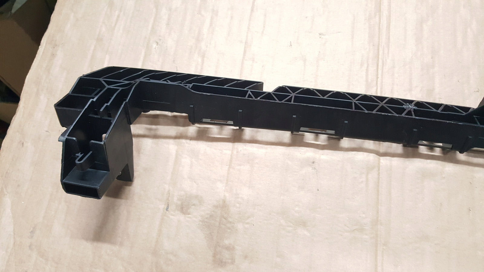 VW TOURAN ŚLIZG WZMOCNIENIE ZDERZAKA PRZÓD 5TA805705A ORYGINAŁ