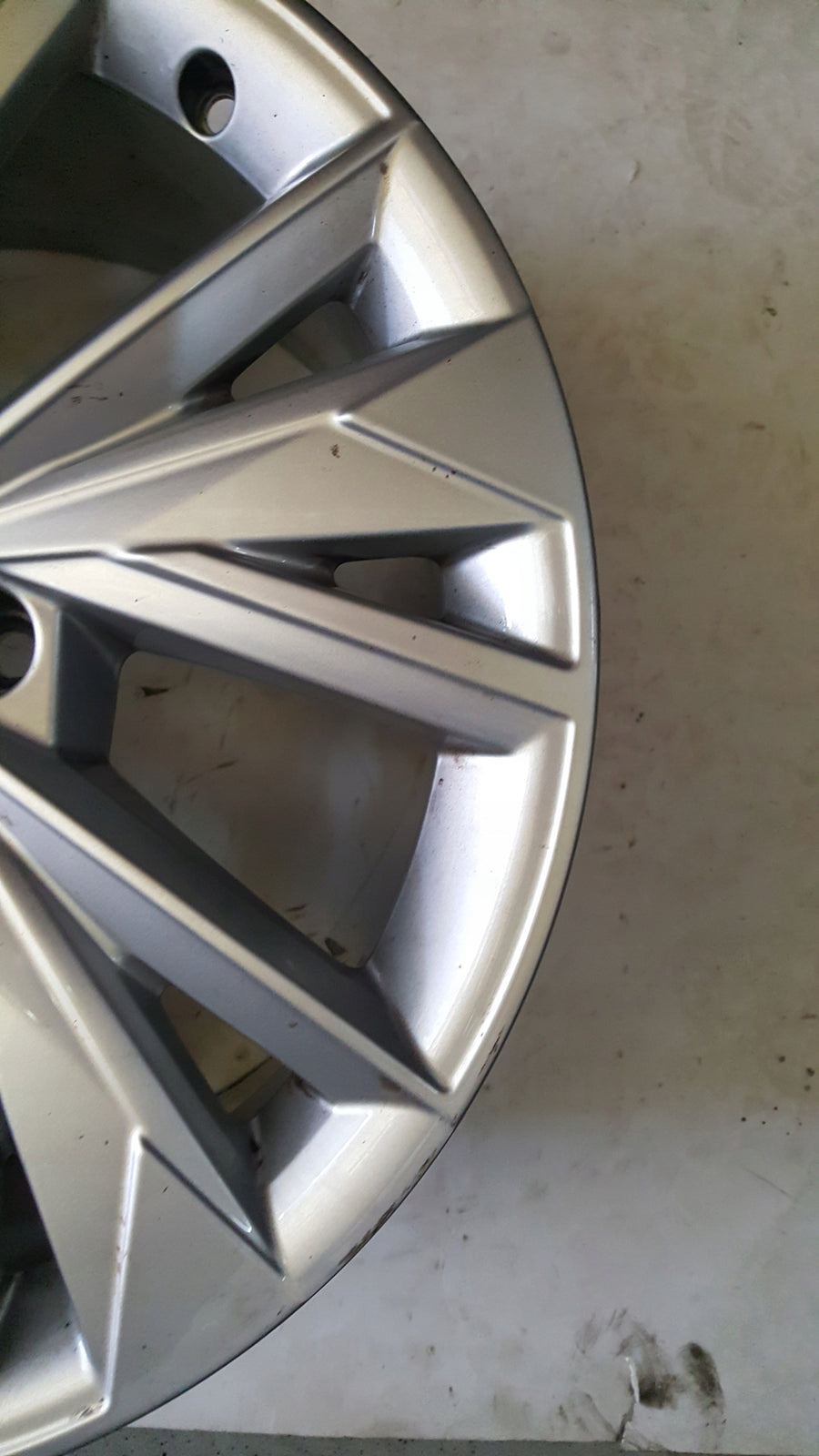 AUDI A3 21^ felga aluminiowa 17 cali 8Y0601025D