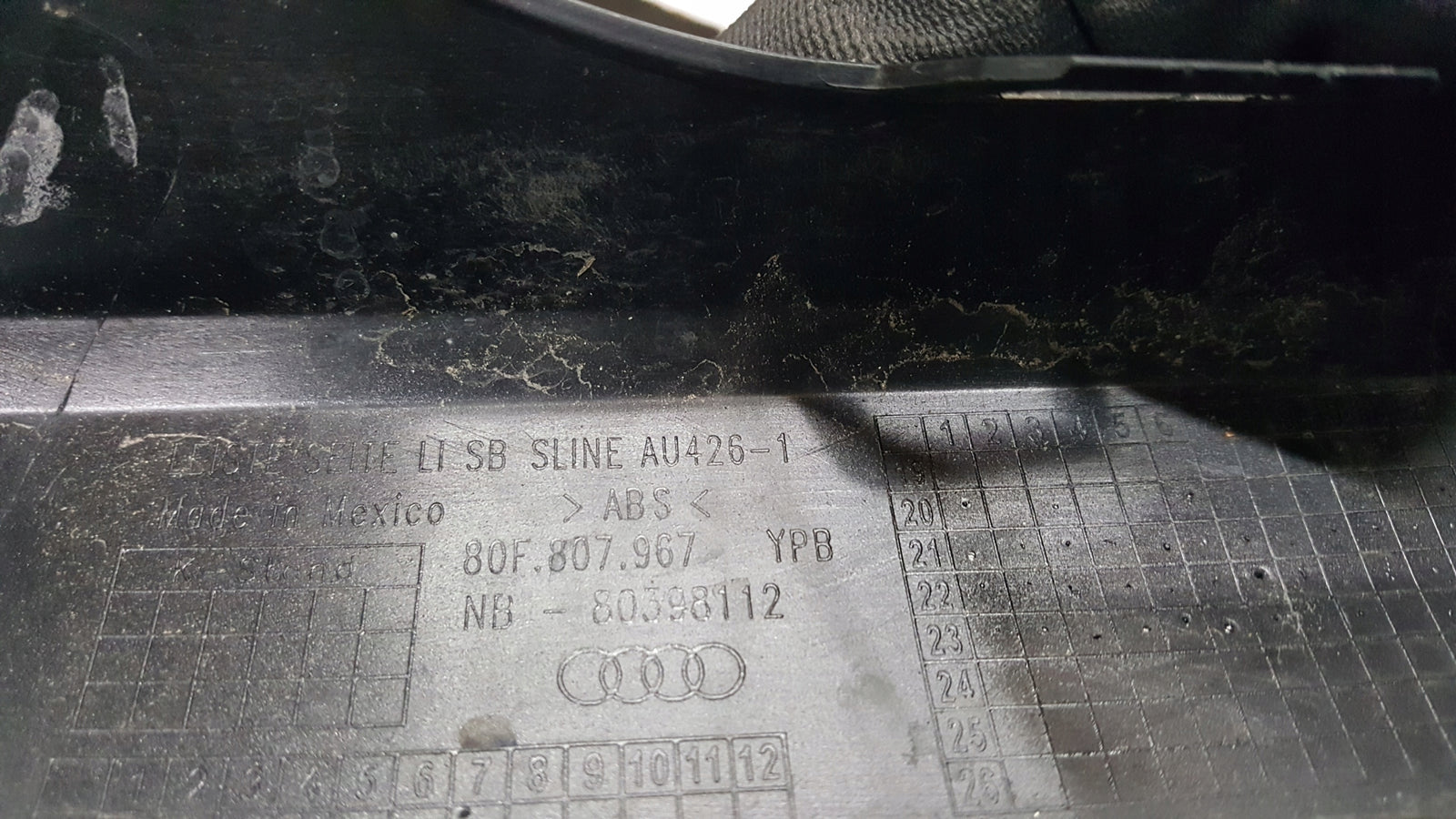 Atrapa listwa zderzaka lewy tył AUDI Q5 80F807967 demontaż