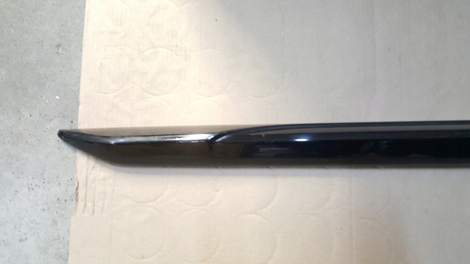 Listwa progowa prawa strona AUDI A4 (B9) 8W0853932A demontaż