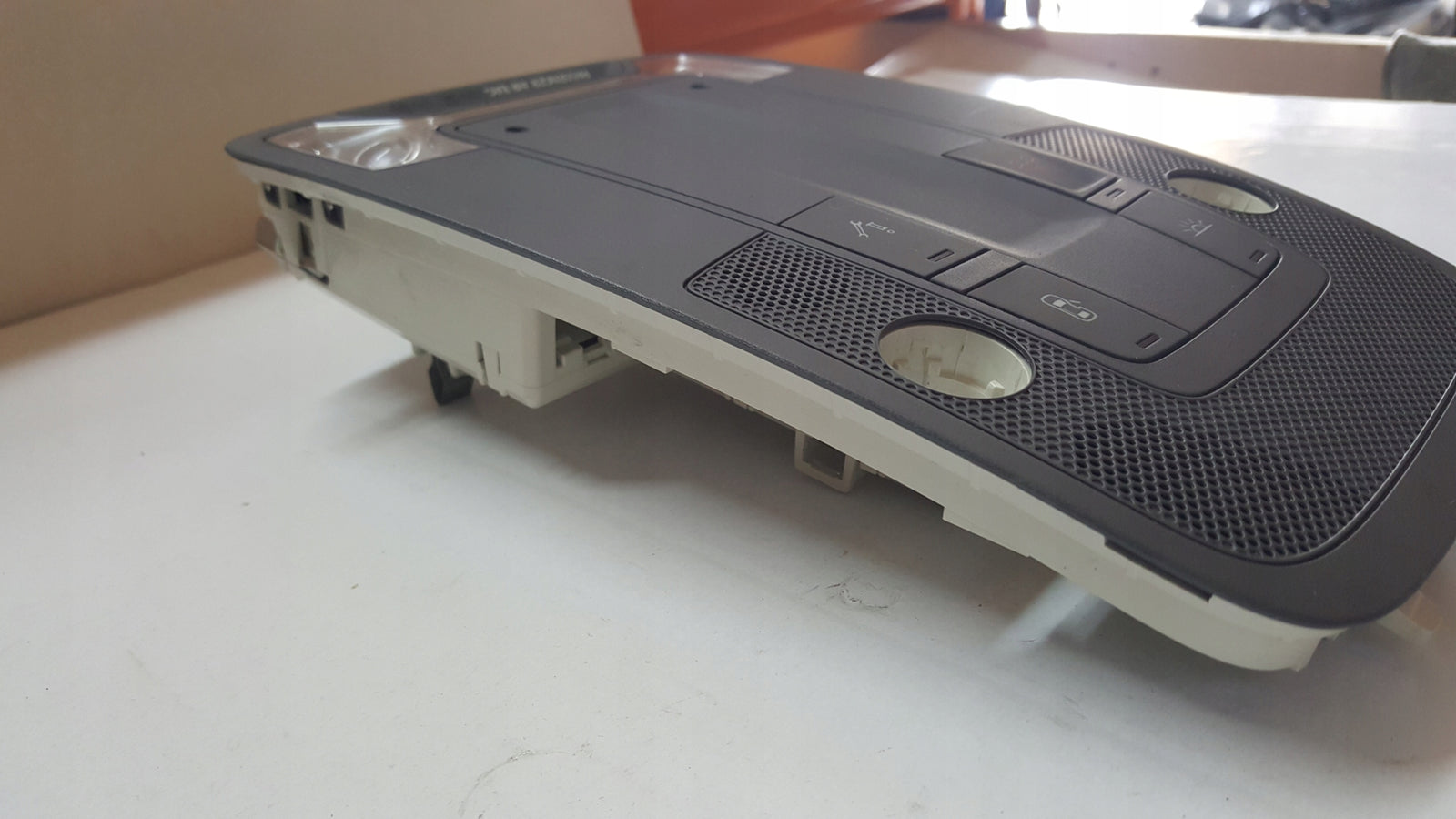 Lampka podsufitki AUDI A3 8Y0947135E AZ3 demontaż