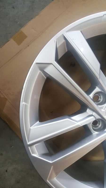 FELGA ALUMINIOWA AUDI A3 8Y 20- 8Y0601025E R17 8J