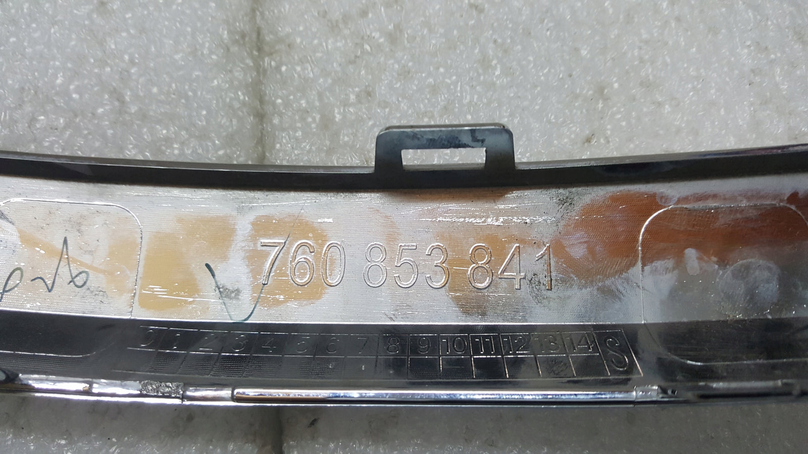 Listwa chrom zderzaka tylnego lewa strona VW TOUAREG 760853841 demontaż