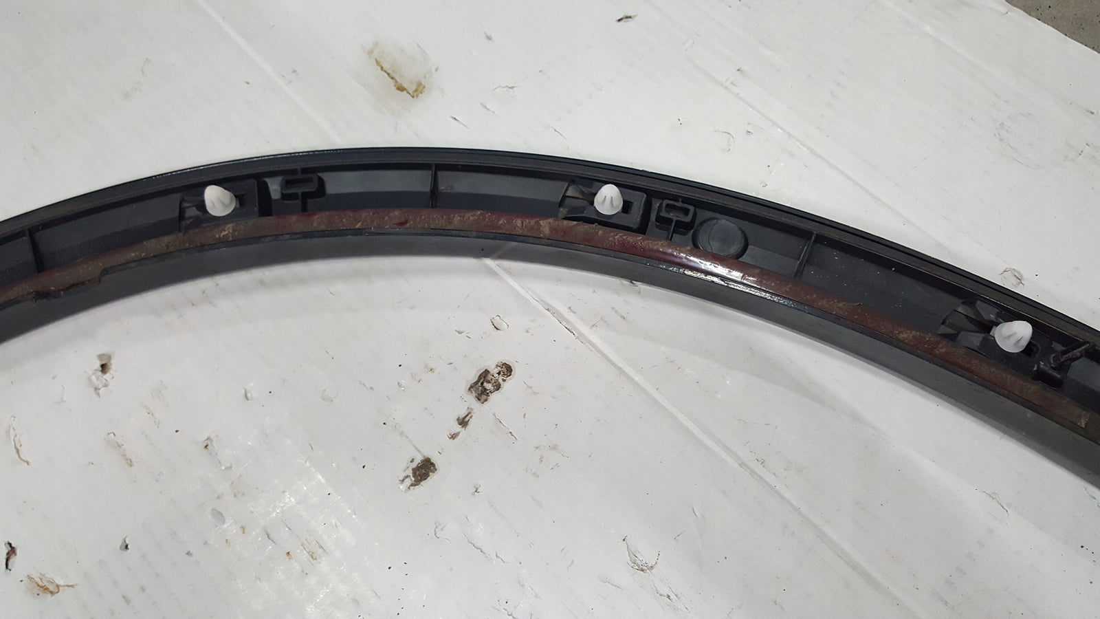 Listwa błotnika prawy przód AUDI Q2 81A853718A