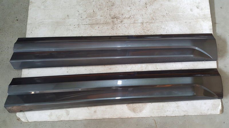 Listwa drzwi prawy przód AUDI Q3 8U0853960D