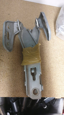 zawiasy maski Audi A6 4F0823302 4F0823301 2005-11r