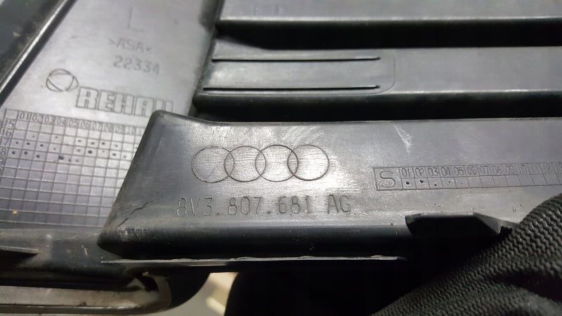 Kratka zderzaka lewy przód AUDI A3 8V3807681AG demontaż