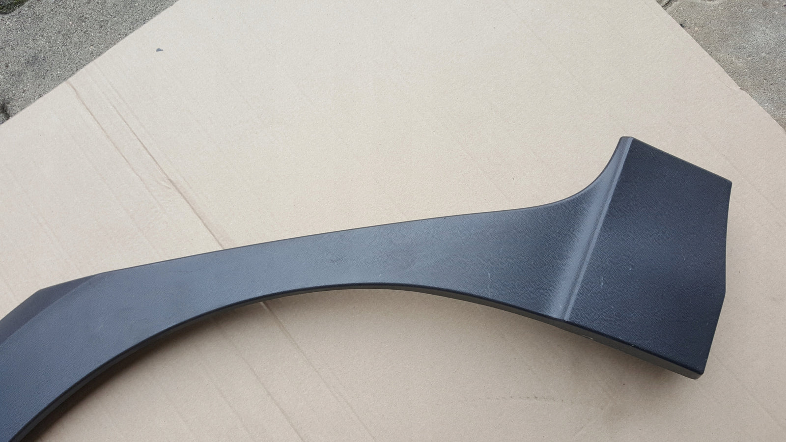 2G7854818B SIERP LISTWA NAKŁADKA BŁOTNIKA PRAWY TYŁ VW TAIGO 2023+