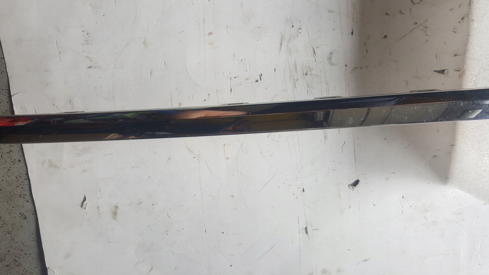 760853245 2ZZ listwa zderzaka przód (dół) Vw Touareg 1 8- (CHROM)