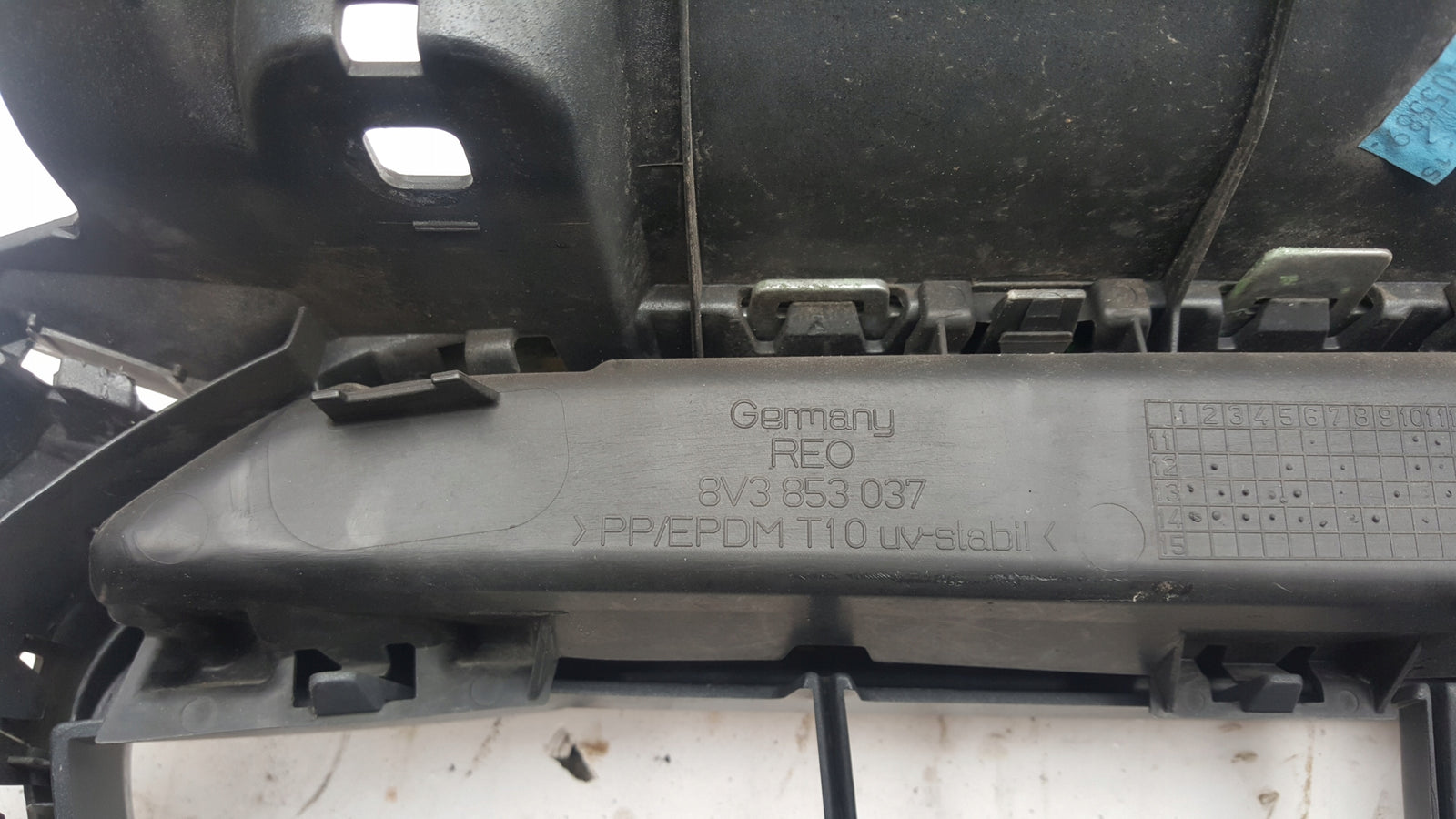 AUDI A3 8V 8V3 SPORTBACK ATRAPA CHŁODNICY GRILL 8V3853651 8V3853037 idealny