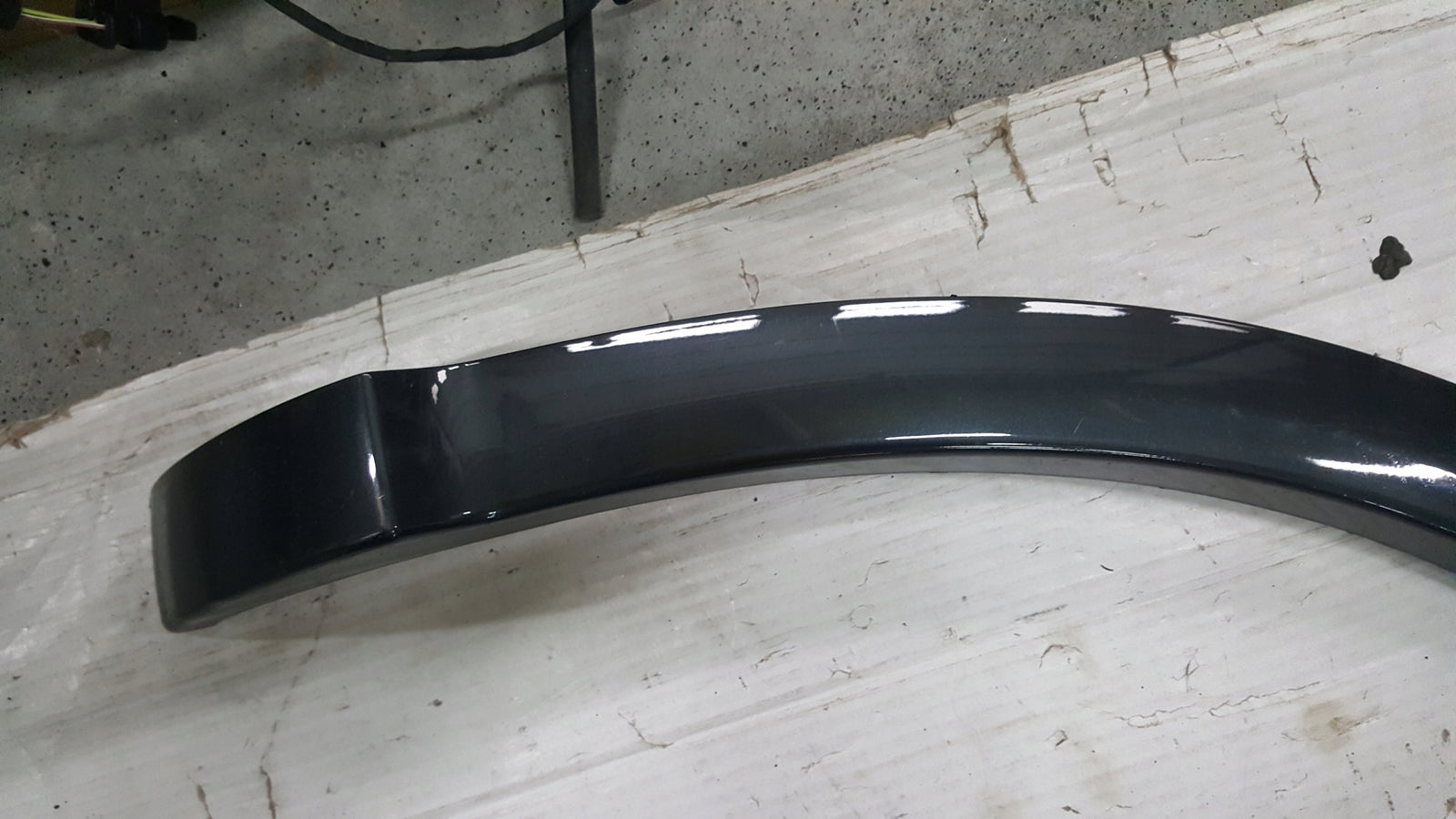 Listwa błotnika prawy tył AUDI Q5 80A853818B demontaż
