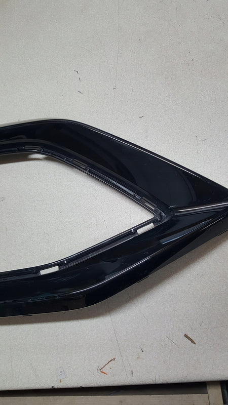 AUDI Q2 81A KRATKA RAMKA PRAWA 81A853054D 81A853054C