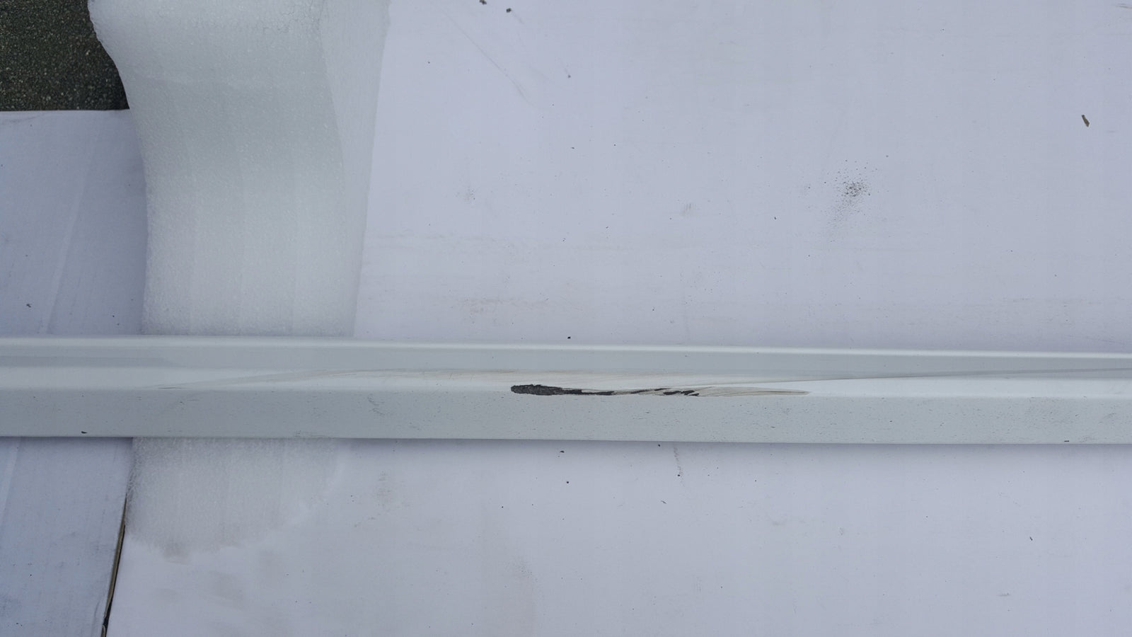 Listwa progowa prawa strona AUDI A4 (B9) 8W0853932A demontaż