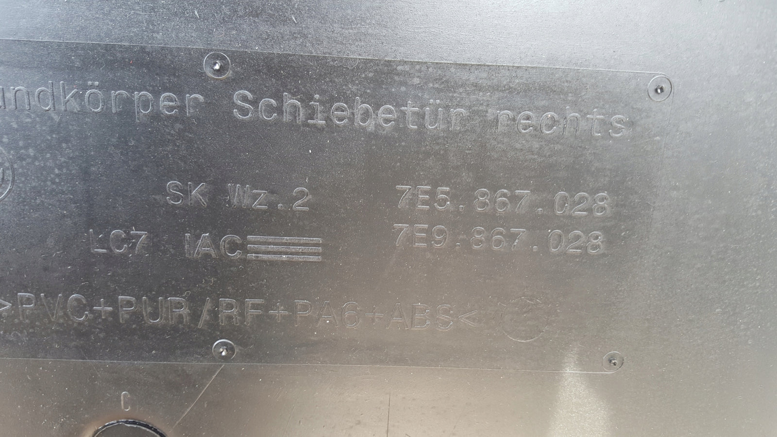 Tapicerka poszycie boczek prawa strona VW T5 T6 7E5867028 demontaż