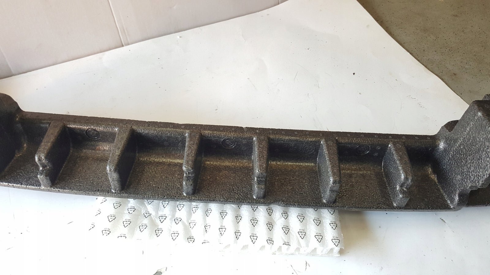 Absorber pianka zderzaka przedniego VW TIGUAN 5NA807248R demontaż