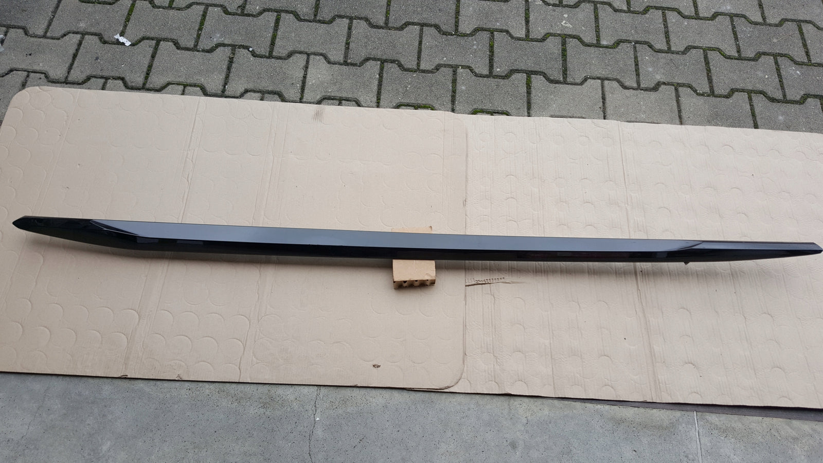 Listwa progowa lewa strona AUDI A3 8Y0853855 demontaż