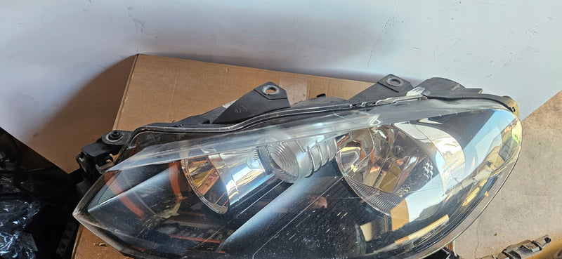 Le reflektor wraz z platformą mocującą Vw Golf 6 5K1941005P 2014r IDEAŁ