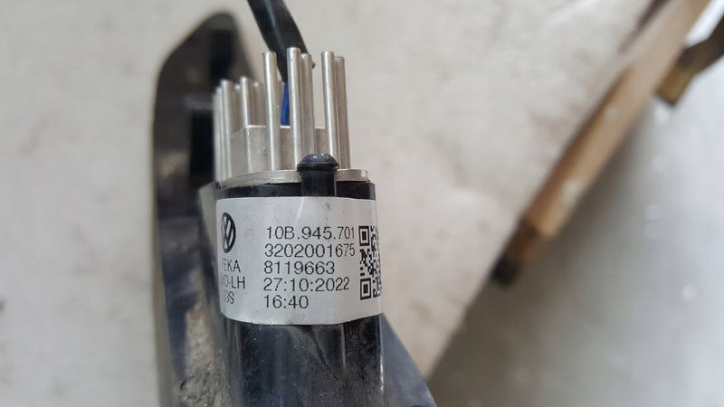 Lampka LED odblask zderzaka tylnego lewa strona VW ID.3 10B945701 demontaż