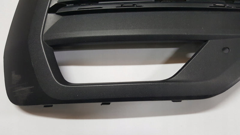 Kratka zderzaka prawy przód VW T6.1 7LA807490 demontaż