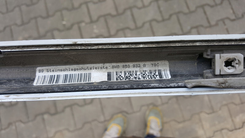 Listwa progowa prawa strona AUDI A4 (B9) 8W0853932A demontaż