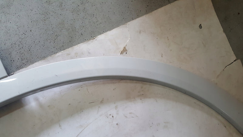 Listwa błotnika przedniego prawa strona AUDI Q5 80A853718F demontaż