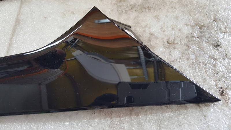 Prawa listwa spoiler klapy AUDI Q3 83F854872