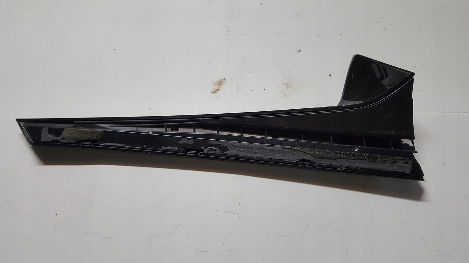 Listwy klapy bagażnika L+P strona VW GOLF VIII kombi 5H9827939B 5H9827940B