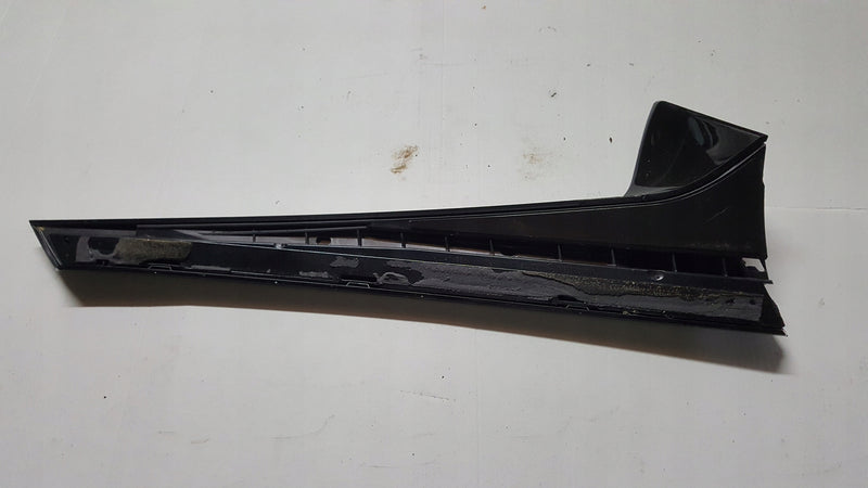 Listwy klapy bagażnika L+P strona VW GOLF VIII kombi 5H9827939B 5H9827940B