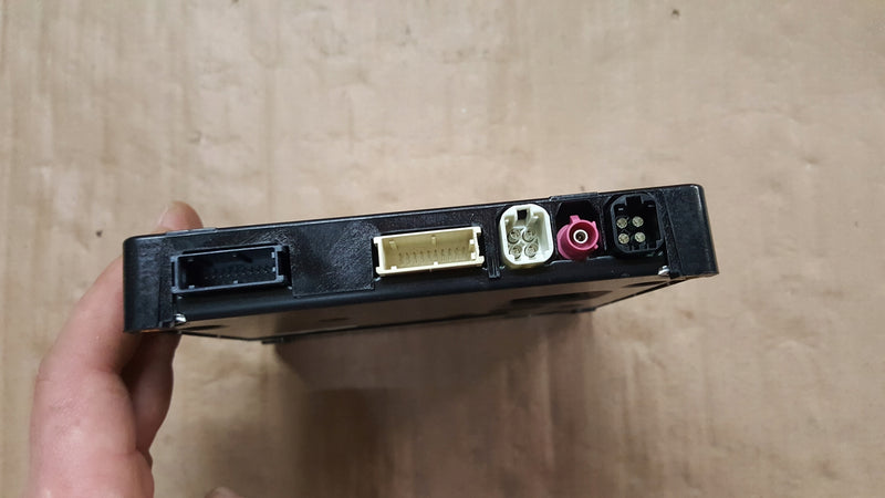 Sterownik moduł SOS-- AUDI A4 (B9) A5 RS4 RS5 4KE035282C demontaż