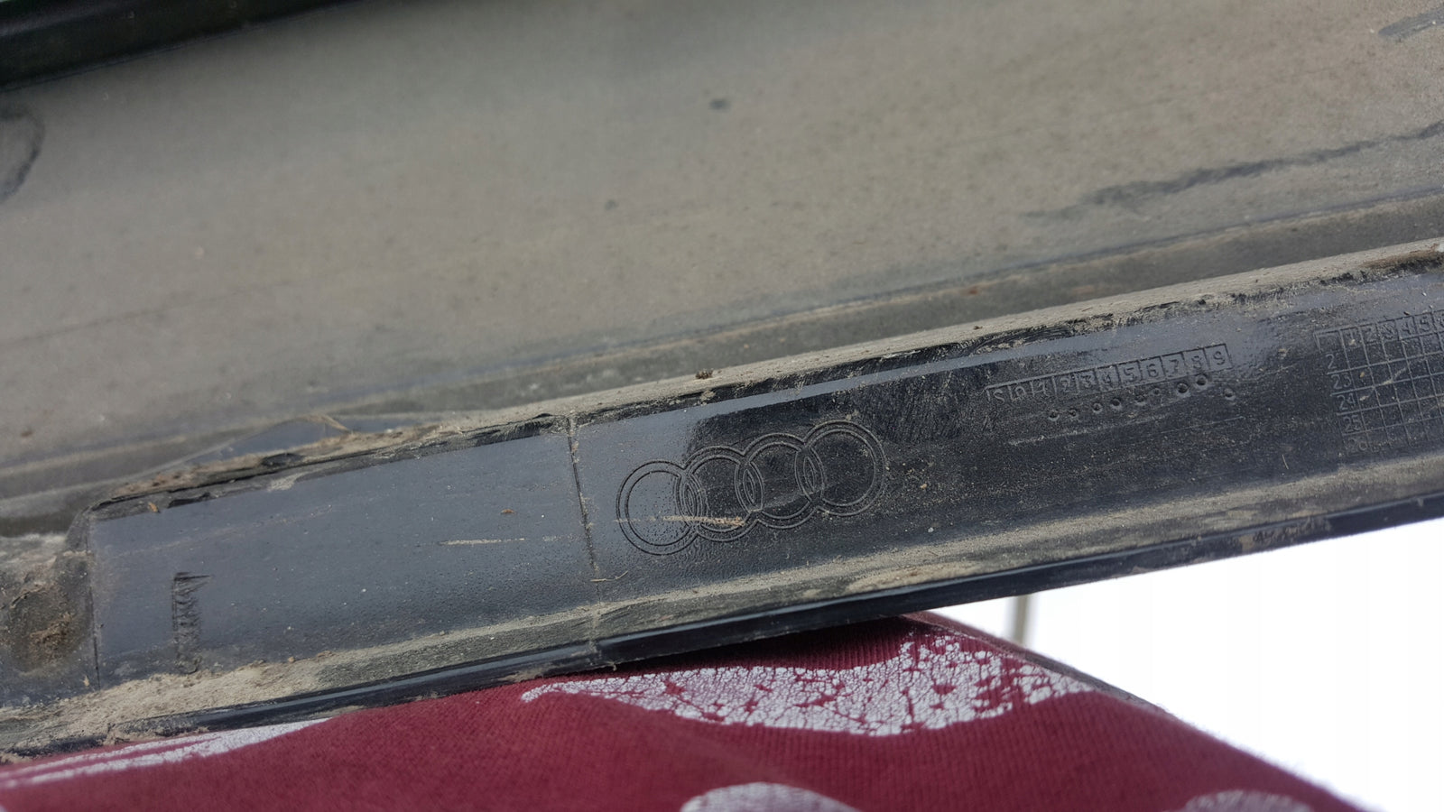 Listwa progowa prawa AUDI A6 (C8) 4K0853856 demontaż