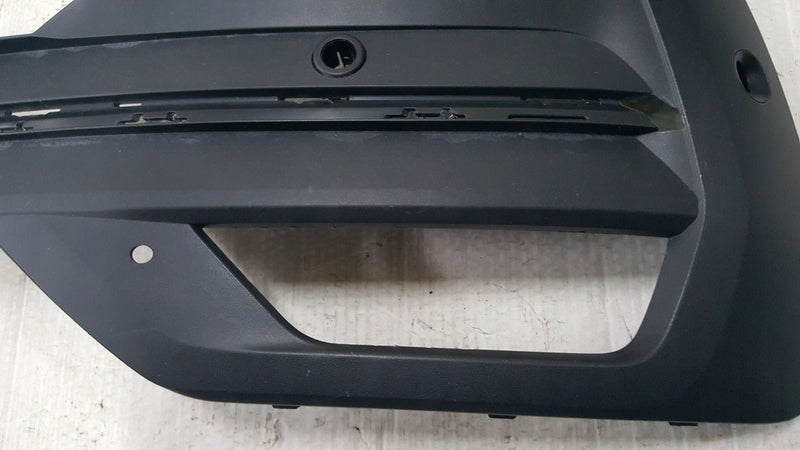 Kratka zderzaka lewy przód VW T6.1 7LA807489 demontaż