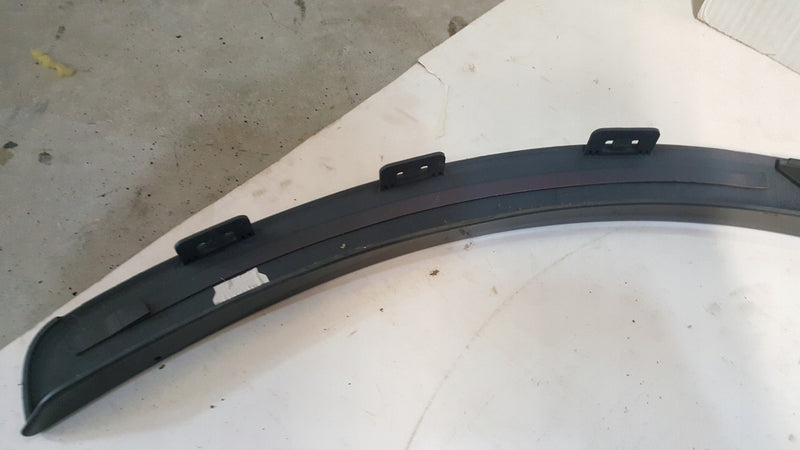 Listwa błotnika prawy przód AUDI Q3 8U0853718A demontaż