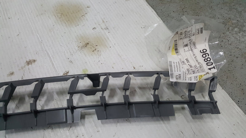 NOWY ORYGINALNY ślizg zderzaka tylnego SKODA OCTAVIA IV 5E7807385