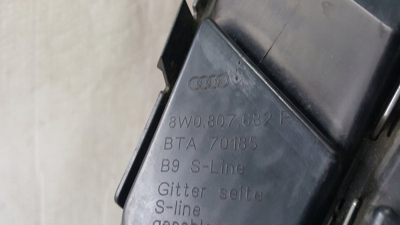 Kratka zderzaka prawy przód AUDI A4 B9 8W0807682F