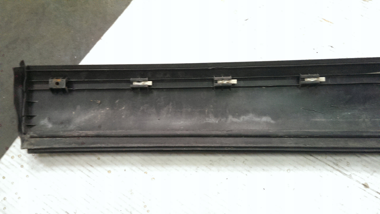 Listwa drzwi prawy przód VW TOUAREG 7L6837788D