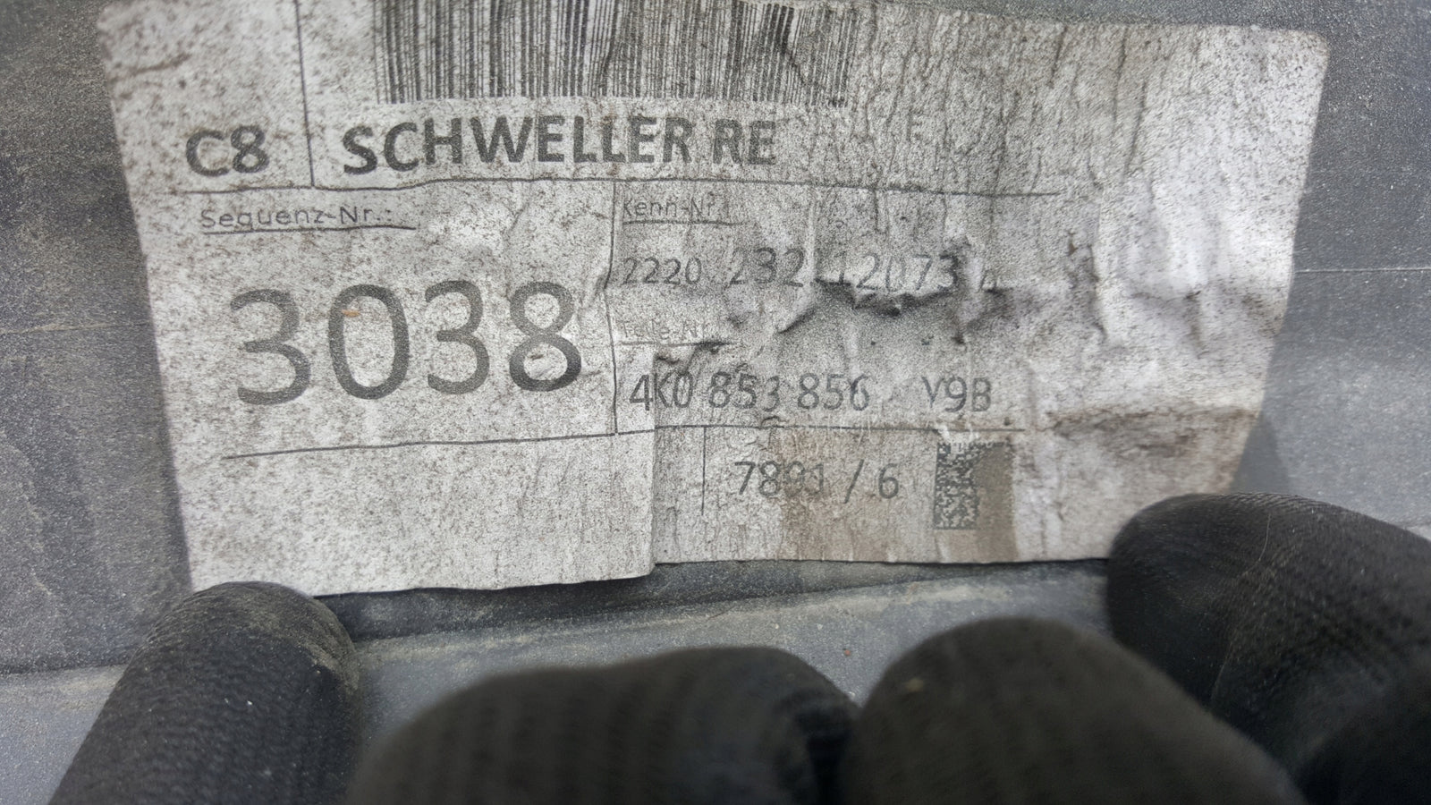 Listwa progowa prawa AUDI A6 (C8) 4K0853856 demontaż