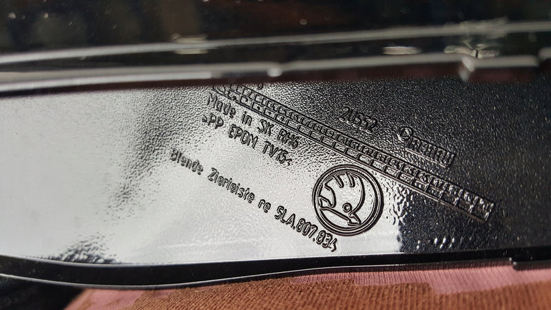 Listwa zderzaka prawy przód SKODA ENYAQ 5LA807834 demontaż