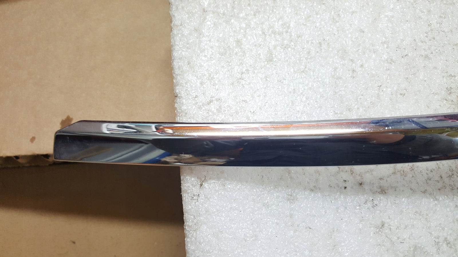 AUDI A6 C6 LIFT 08- OZDOBNA LISTWA CHROM ZDERZAKA PRZÓD LEWA 4F0853065