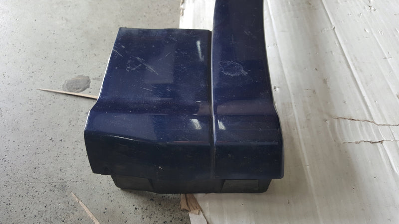 Listwa błotnika prawy przód AUDI Q5 80A853718F demontaż