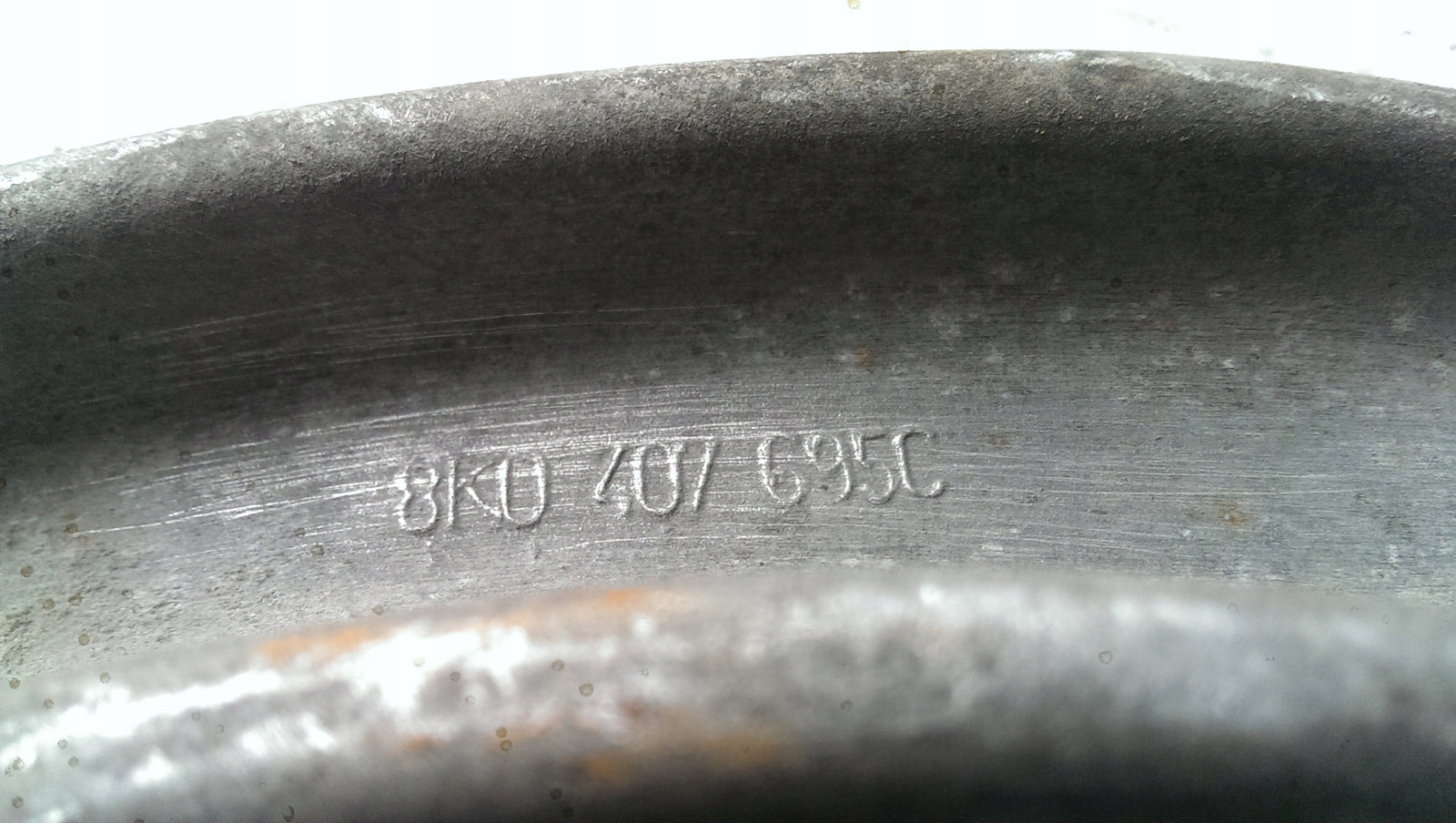 Wahacz lewy przód AUDI A4 B8 A5 8K0407695C