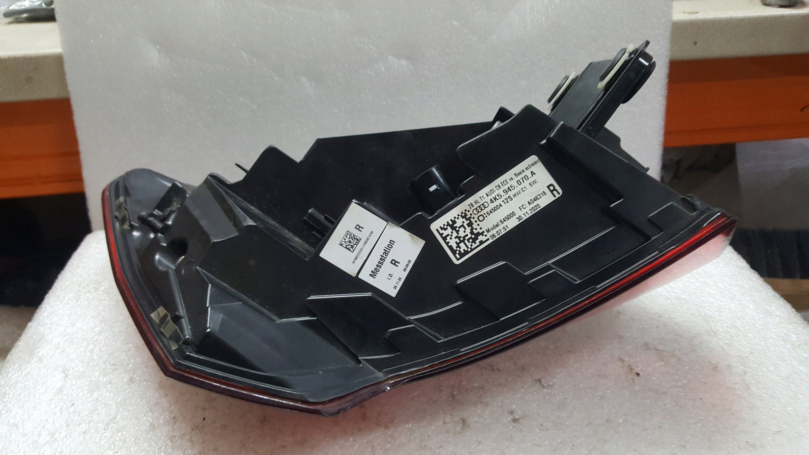 Tylna prawa lampa LED AUDI A6 (C8) sedan 4K5945070A demontaż