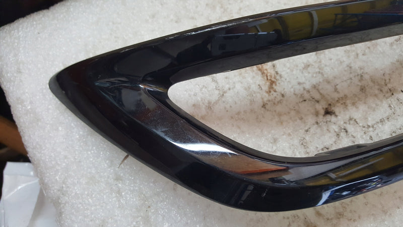 Listwa atrapa zderzaka tylnego prawa strona AUDI Q7 4M0853332 demontaż